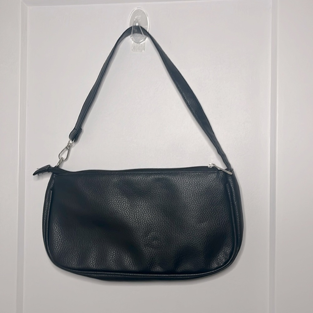 Black simple shoulder bag